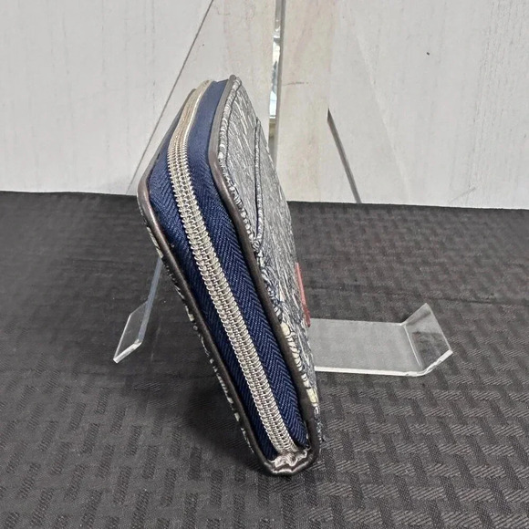 Sakroots Artist Circle Zip Around Wallet in Desert Spirit Blue - Picture 3 of 14